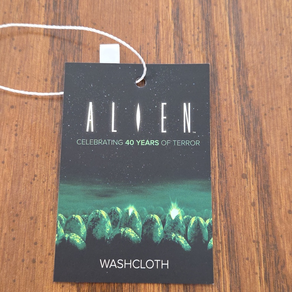 Loot Crate Exclusive Alien Facehugger Washcloth - Picture 2 of 4